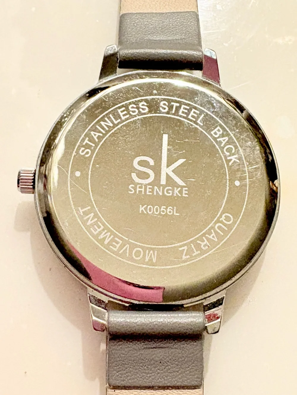 Shengke KO056L Quartz Analog Wristwatch White Gray Dial & Gray Leather Strap